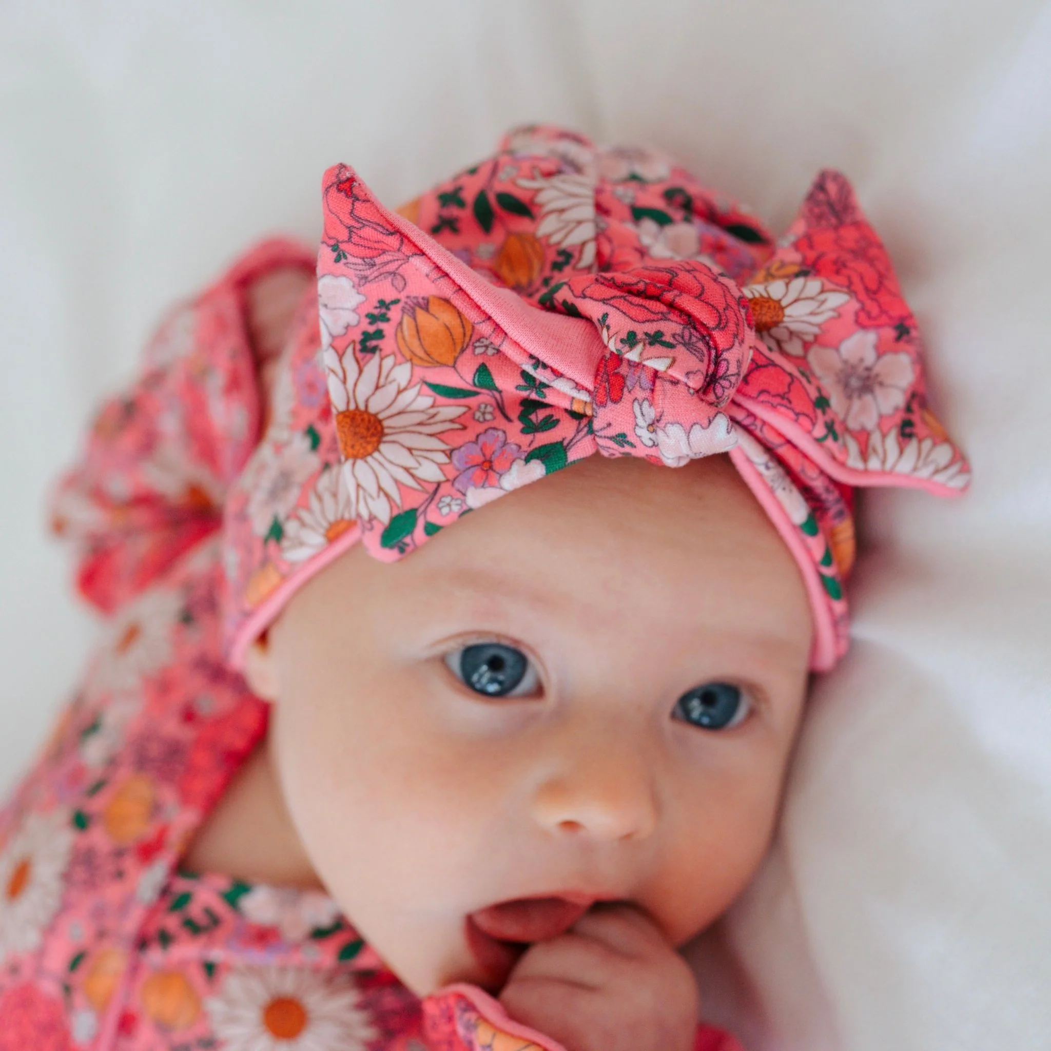 RUCHED BEANIE WITH BOW - Image 30